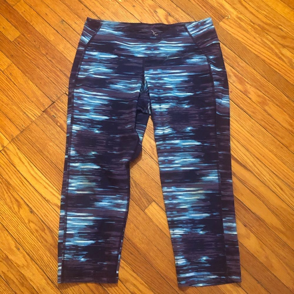 Old Navy Capri leggings. Size large. Blue , purple and white